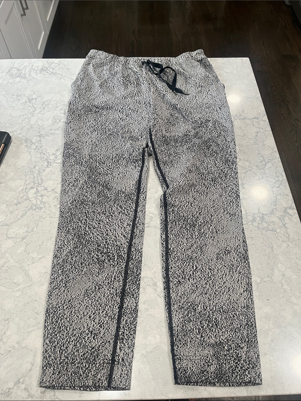 Lululemon Womens Black & White Chino Ankle Pants Pockets Size 6-EUC